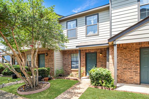 618 W Collins St, Denton, TX, 76201-7171 | Card Image