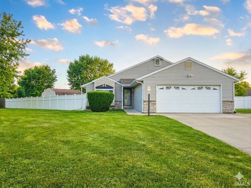 27407 Cobblestone Way, Elkhart, IN, 46514-8237 | Card Image