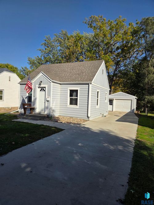 1214 S Glendale Ave Avenue, Sioux Falls, SD, 57104 | Card Image