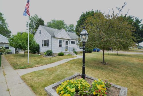 45967 Gable Inn St, Shelby Township, MI, 48317-4631 | Card Image