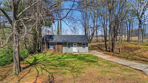 2835 Laguna Ave, Winston-Salem, NC, 27103-5434 | Card Image