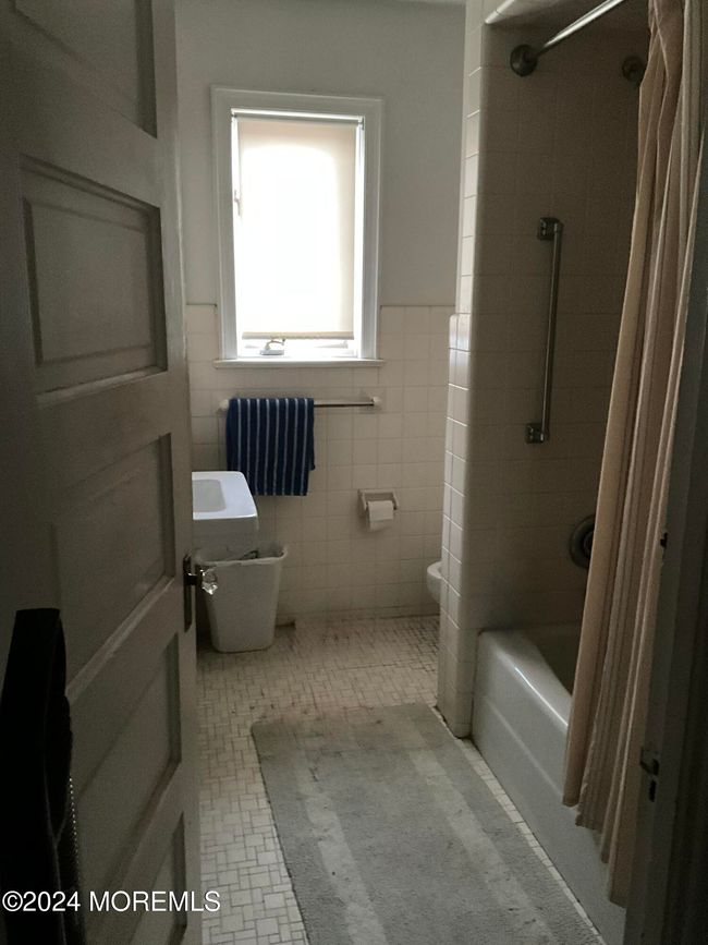 912 W State St, House other with 6 bedrooms, 2 bathrooms and null parking in Trenton NJ | Image 15