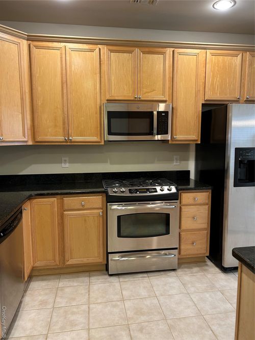 187-187 Somerset Dr, Massapequa, NY, 11758-3758 | Card Image