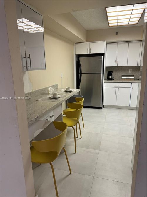 208-3600 Mystic Pointe Dr, AVENTURA, FL, 33180-2565 | Card Image