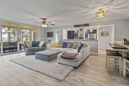 apt-d1-110 Half Moon Cir, Hypoluxo, FL, 33462-5467 | Card Image