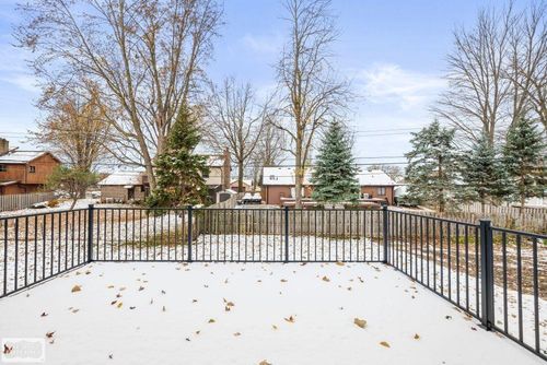 39105 Chart St, Harrison Township, MI, 48045-1884 | Card Image