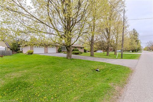 329 Maple Ave S, Burford, ON, N0E1A0 | Card Image