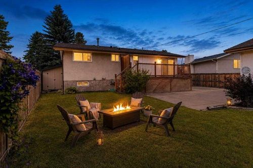 152 Maddock Way Ne, Calgary, AB, T2A3X3 | Card Image