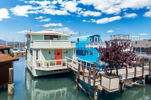 15 Yellow Ferry Dock, Sausalito, CA, 94965-1327 | Card Image