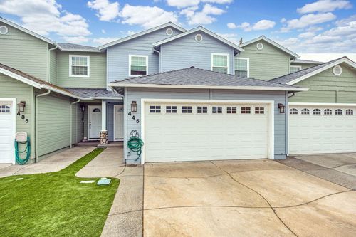 445 N N 9th St Street, Central Point, OR, 97502 | Card Image
