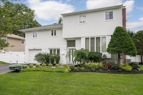 16 Jane Dr, Old Bethpage, NY, 11804-1515 | Card Image