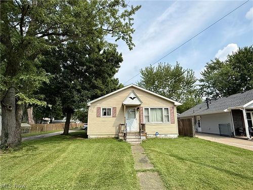 327 Franklin Ave, Elyria, OH, 44035-3401 | Card Image