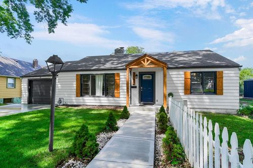3132 Oakland Ave, Kansas City, KS, 66102-2332 | Card Image