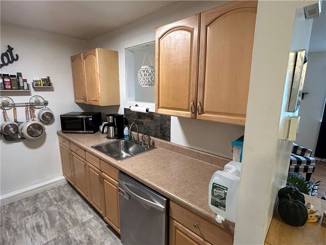 B - 19 Apache Dr, Condo with 2 bedrooms, 1 bathrooms and 2 parking in Westerly RI | Image 9