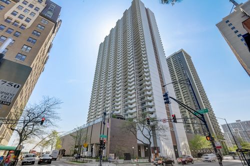 20h-6033 N Sheridan Rd, Chicago, IL, 60660-3027 | Card Image