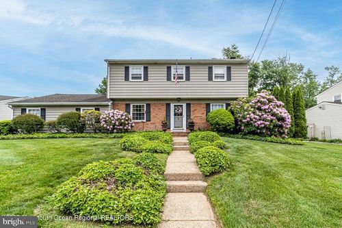 17 Lawnside Dr, LAWRENCE TOWNSHIP, NJ, 08648-3737 | Card Image