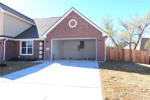 2000 Reagan Ct, Bryan, TX, 77802-1460 | Card Image