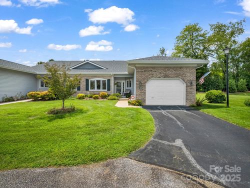 20 Country Meadows Ln, Hendersonville, NC, 28792-6378 | Card Image