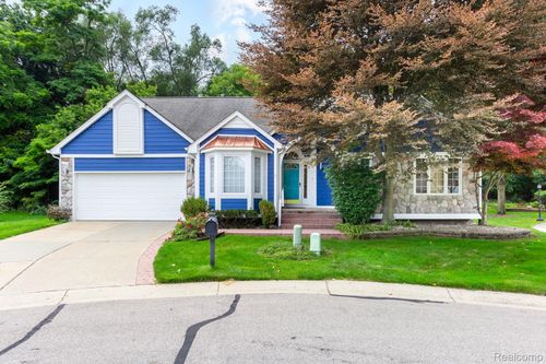 3387 Henley Ct, Rochester Hills, MI, 48309-3990 | Card Image