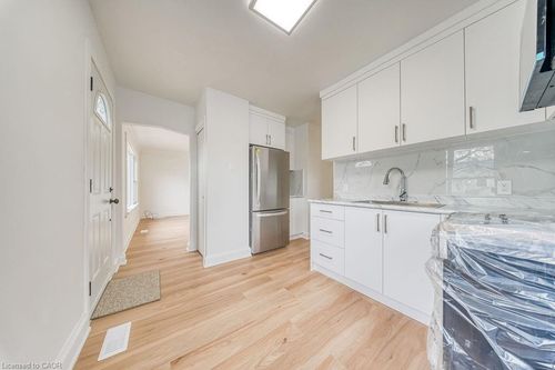 22 David Ave, Hamilton, ON, L9A3V1 | Card Image