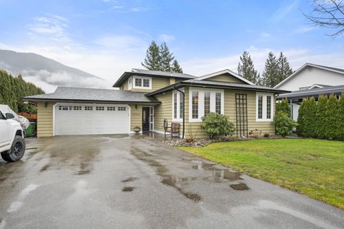 42326 Elizabeth Ave, Chilliwack, BC, V2R5C9 | Card Image