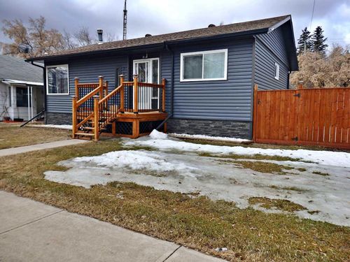 5112 51 St, Mannville, AB, T0B2W0 | Card Image