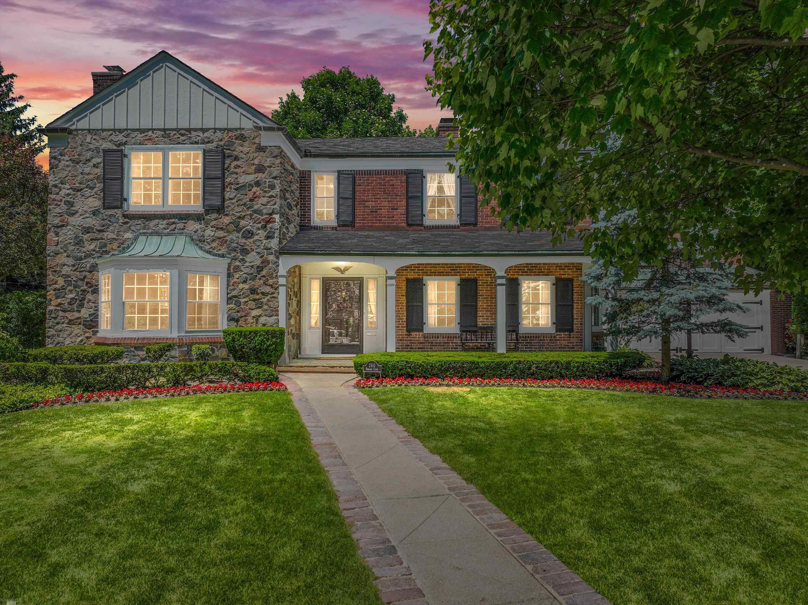 Vendome Ct, Grosse Pointe Farms, MI 48236