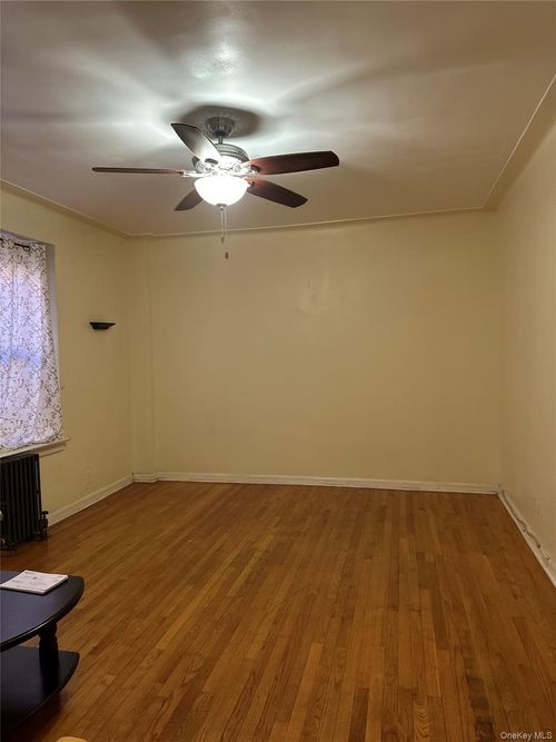 d2-62 Saunders St, Rego Park, NY, 11374 | Card Image