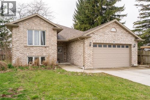30 St Michael Ave, Chatham, ON, N7M0W4 | Card Image