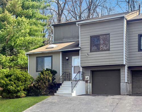 18 Spruce Ct, Fishkill, NY, 12524-2637 | Card Image