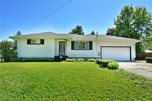 3046 Lynwood Dr Nw, Warren, OH, 44485-1305 | Card Image