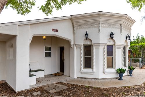 1221 Encino Dr, Pleasanton, TX, 78064-1701 | Card Image