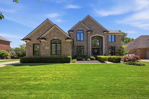 52250 Chickadee, Shelby Township, MI, 48315-6944 | Card Image