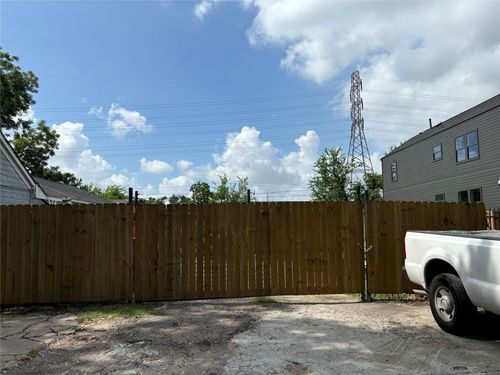 220 E 37th St, Houston, TX, 77018-6532 | Card Image