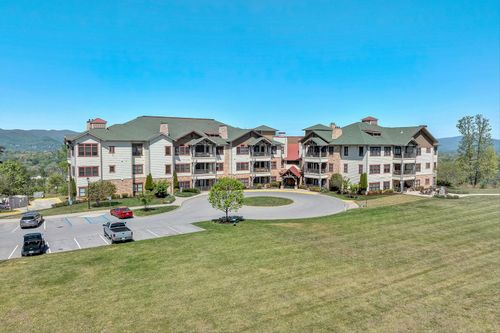 209-5442 The Peaks Dr, Roanoke, VA, 24018-1104 | Card Image