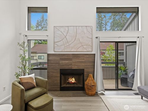 apt-2-3506 108th Pl Ne, Bellevue, WA, 98004-7652 | Card Image