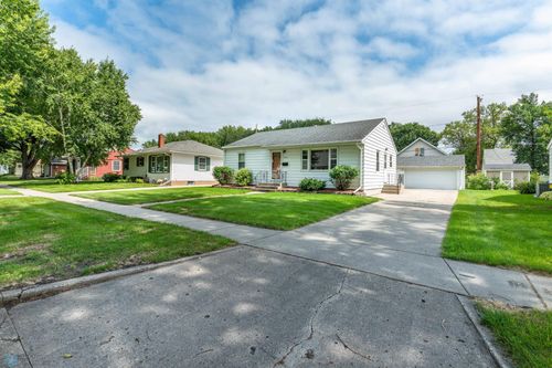 2009 8th St N, Fargo, ND, 58102-5015 | Card Image
