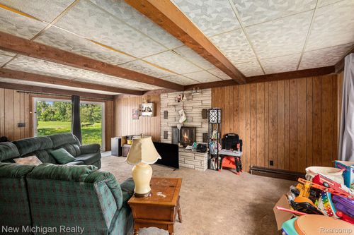 4284 North St, Akron, MI, 48701-2506 | Card Image