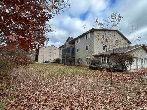 3810 Creek Hill Dr, Bettendorf, IA, 52722-8233 | Card Image