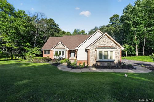 3187 Turnberry Dr, White Lake, MI, 48383-3948 | Card Image