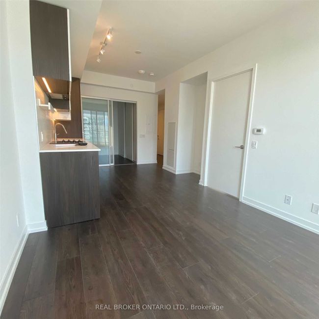 1105 - 5 Buttermill Ave, Condo with 2 bedrooms, 2 bathrooms and null parking in Vaughan ON | Image 4