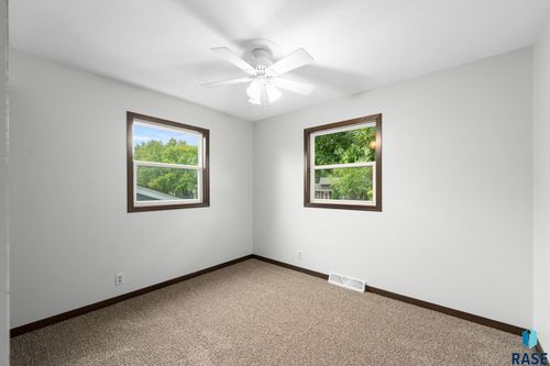 213 N Meyer Ln Lane, Sioux Falls, SD, 57103 | Card Image