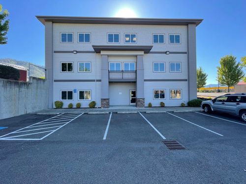 1830 Ne 7th St, Grants Pass, OR, 97526-3489 | Card Image