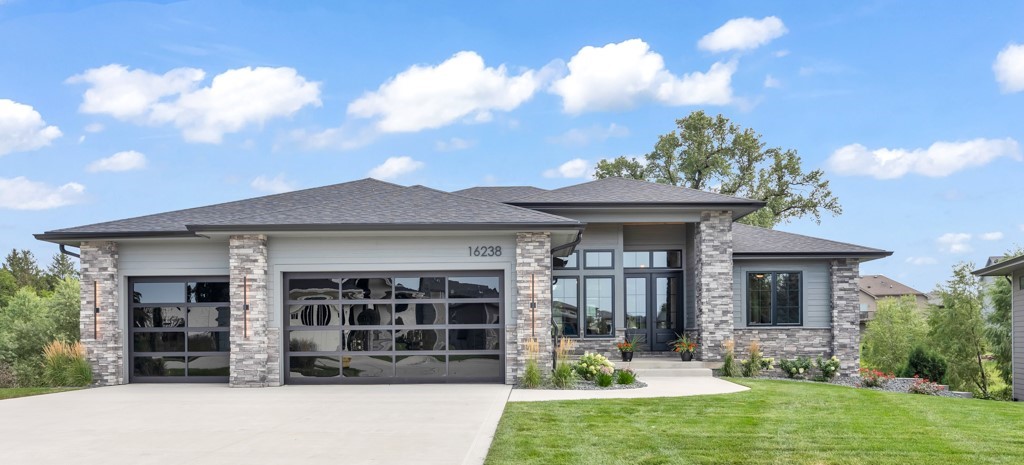 Sunflower Cir, Urbandale, IA 50323
