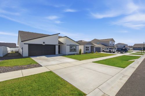1712 E B St, Deer Park, WA, 99006 | Card Image