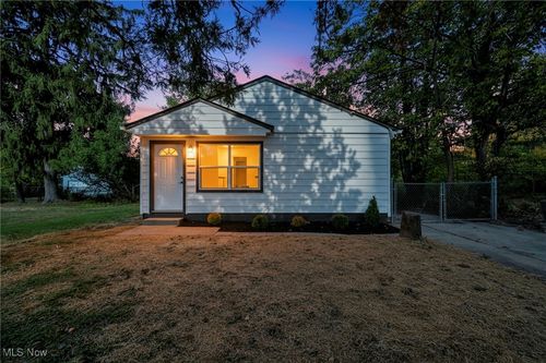 16817 Glenpark Ave, Cleveland, OH, 44128-3667 | Card Image