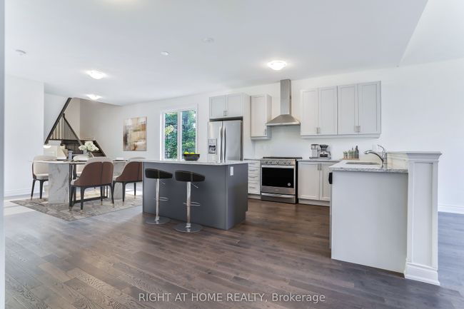 20 62 Nd St N, House other with 3 bedrooms, 3 bathrooms and 4 parking in Wasaga Beach ON | Image 4
