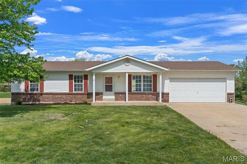 907 Westbrook Dr, Warrenton, MO, 63383-2231 | Card Image