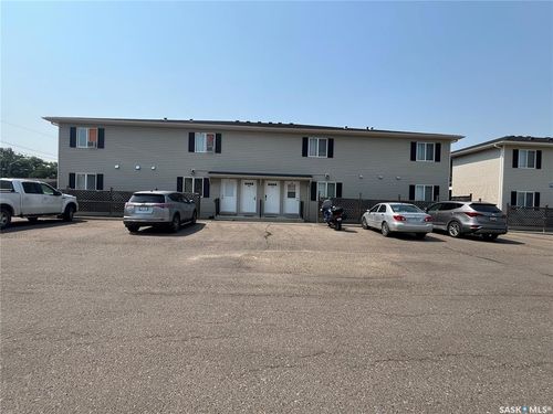 102-825 Gladstone Street E, Swift Current, SK, S9H5P1 | Card Image