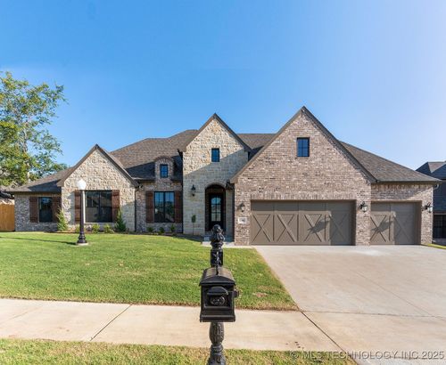 1506 Pinecrest Dr, Claremore, OK, 74017-1237 | Card Image